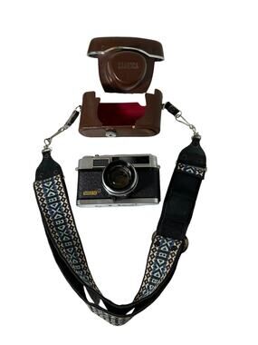 Vtg 60's Yashica Model M w/Carry Case & Lanyard Rare